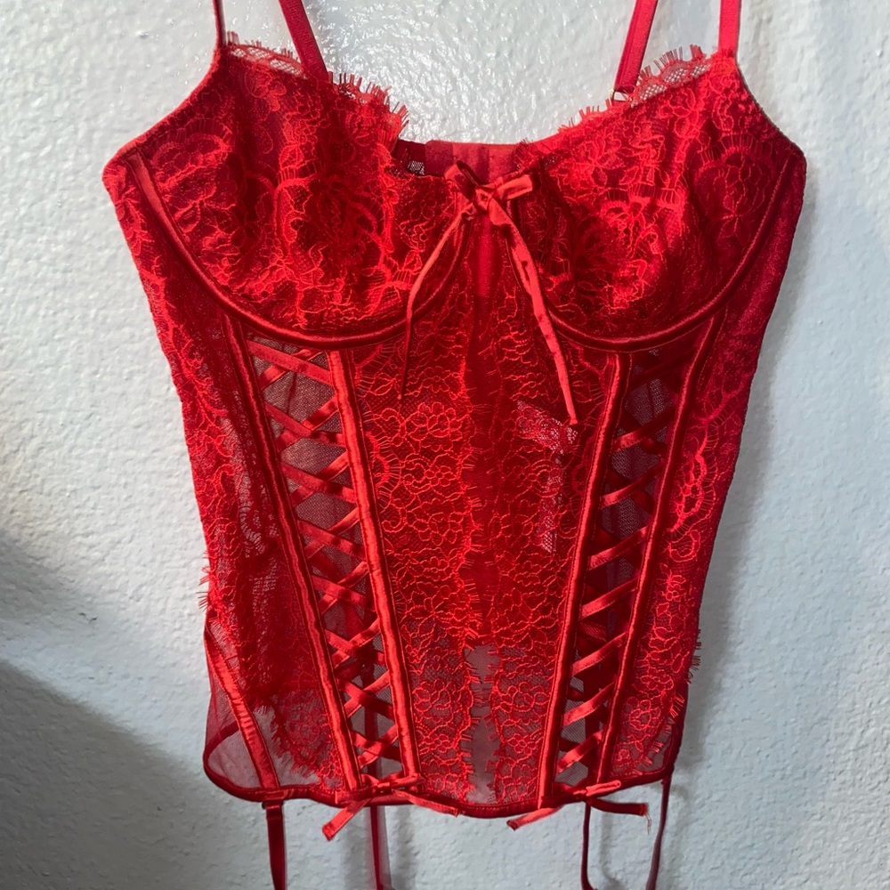 Lingerie - Picture 2 of 4